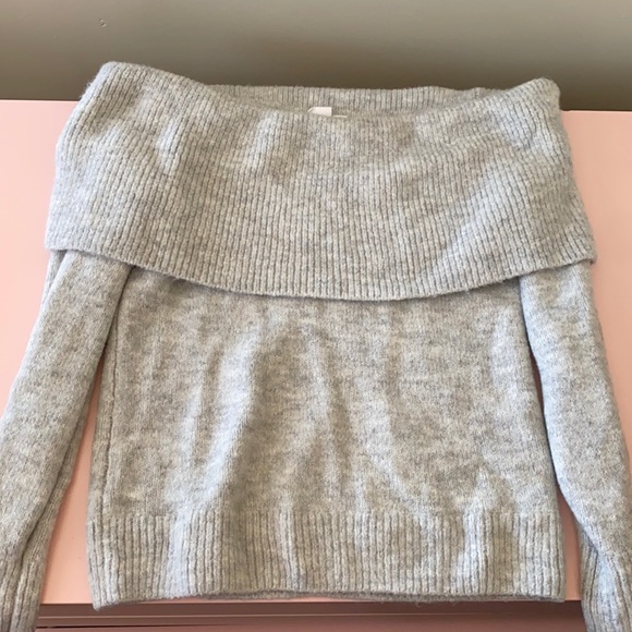 GAP drop should sweater - Picture 1 of 3